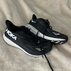 Hoka Clifton 9, size 6.5B, black